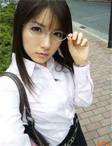 《免费看美女裸露无档网站》